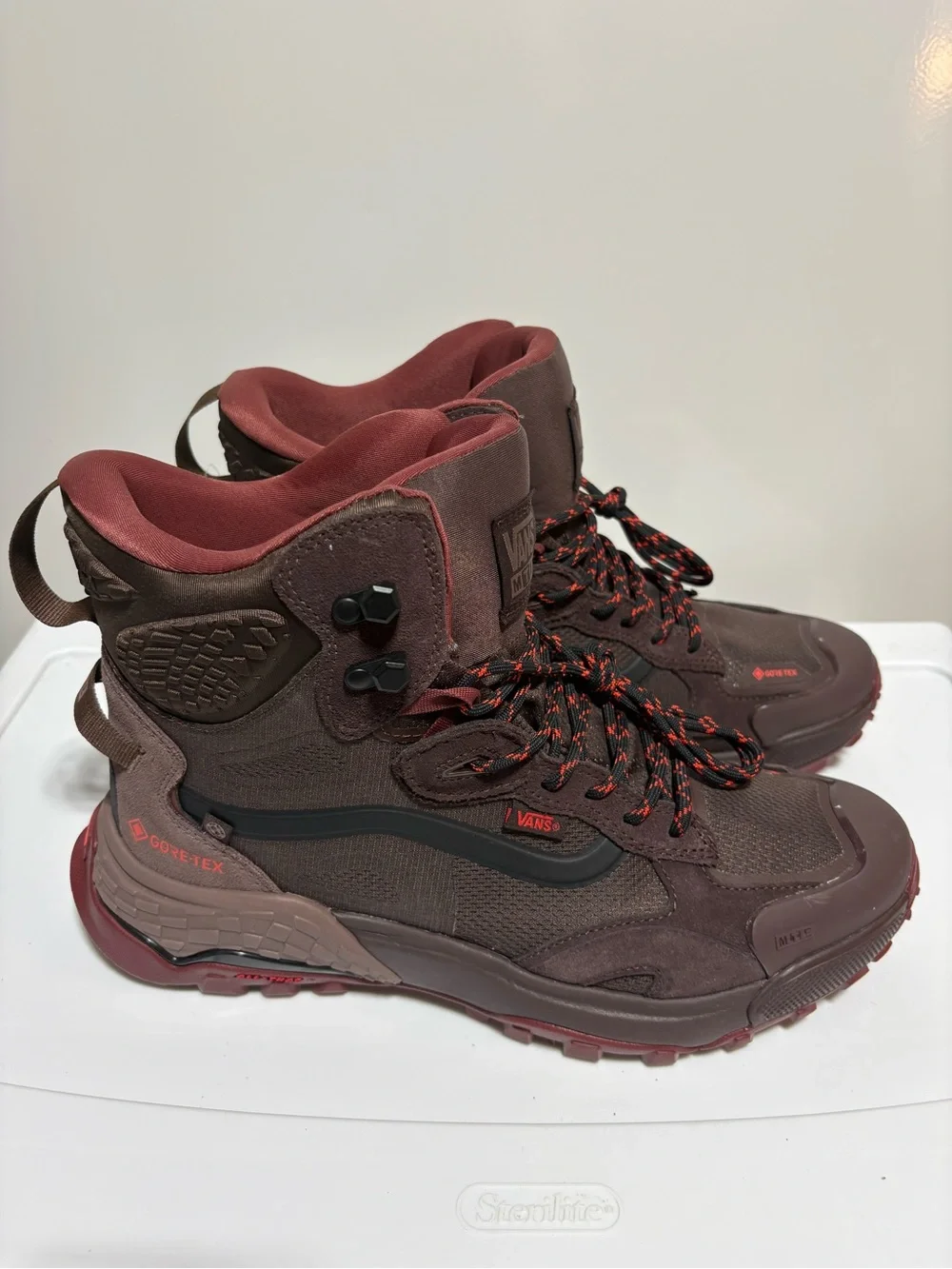 Hiking Boots New Men’s Size 11. Vans Crestline MTX, Brown.